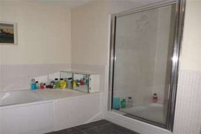 Image of 2 Bedroom Flat to rent at Cardiff, CF10 5LL