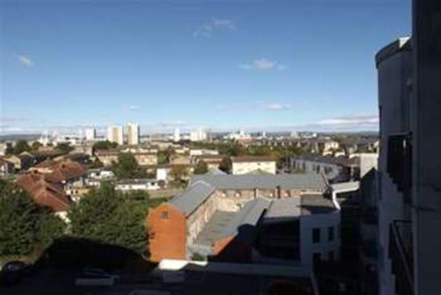  Image of 2 Bedroom Flat to rent at Cardiff, CF10 5LL