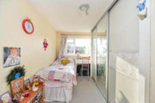  Image of 2 Bedroom Flat for sale at East Cowes Isle of Wight Osborne, PO32 6JL