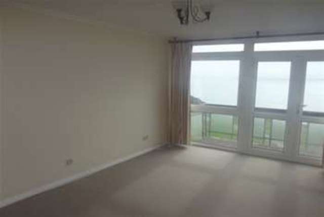  Image of 2 Bedroom Flat to rent at Folkestone, CT20 2ER