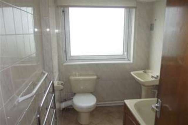  Image of 2 Bedroom Flat to rent at Folkestone, CT20 2ER