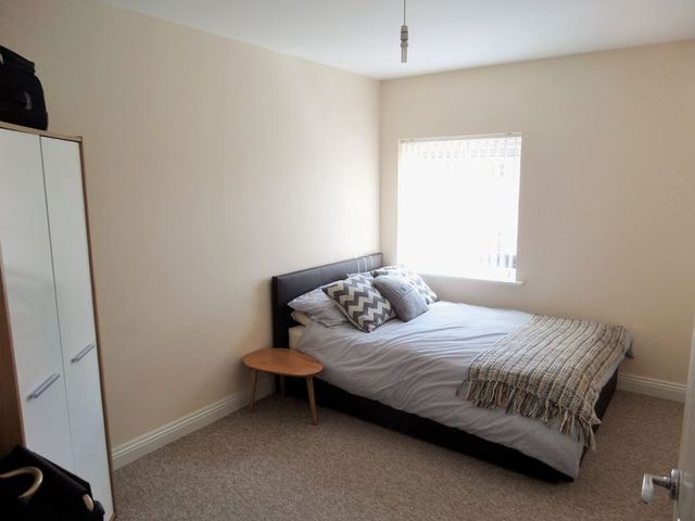 Image of 2 Bedroom Flat to rent at Frankel Avenue Redhouse Swindon, SN25 2GY