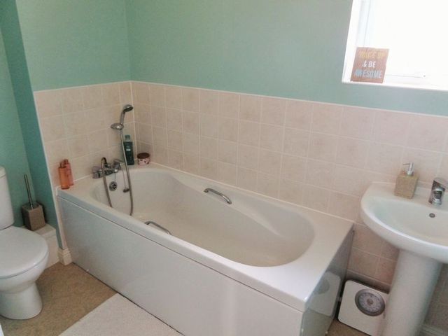  Image of 2 Bedroom Flat to rent at Frankel Avenue Redhouse Swindon, SN25 2GY