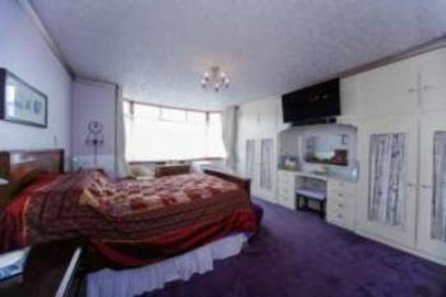  Image of 5 Bedroom End of Terrace for sale at Shirley Croydon Shirley, CR0 7EY