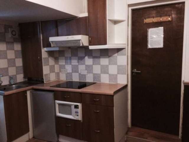  Image of Studio to rent at Hounslow TW3 3PY Hounslow, TW3 3PY