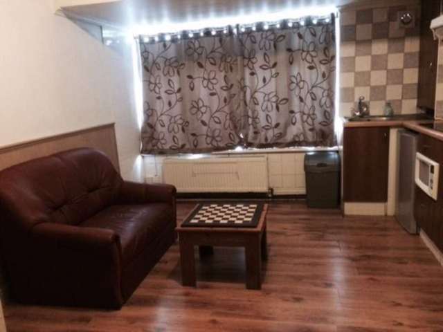  Image of Studio to rent at Hounslow TW3 3PY Hounslow, TW3 3PY
