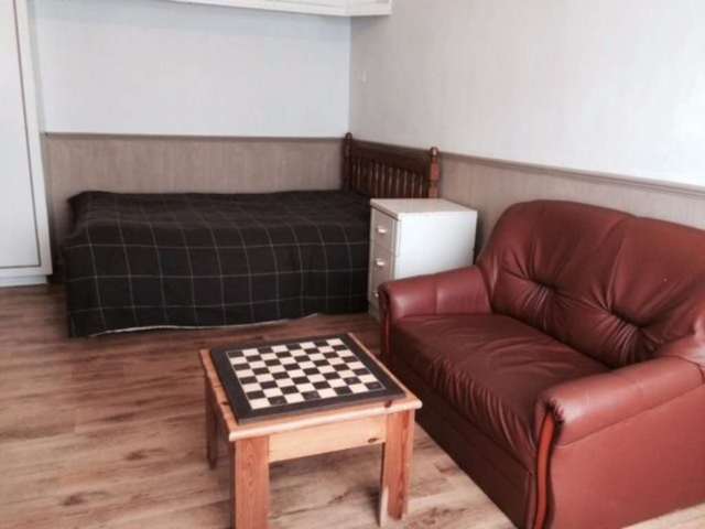  Image of Studio to rent at Hounslow TW3 Hounslow, TW3 3PY