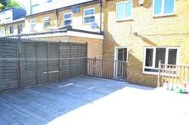 Image of 3 Bedroom Flat to rent at Coverly Close, Hanbury Street  London, E1 5HY