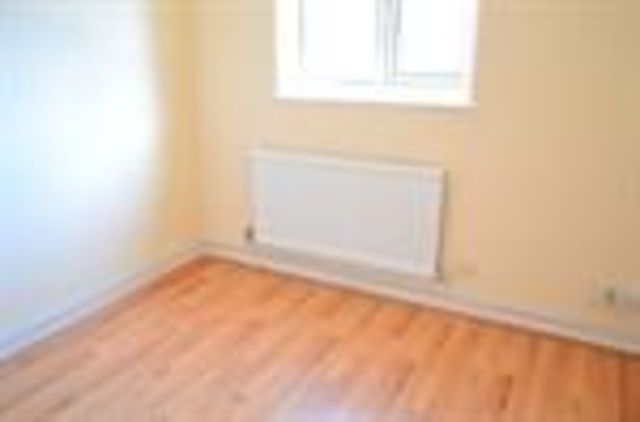  Image of 3 Bedroom Flat to rent at Coverly Close, Hanbury Street  London, E1 5HY