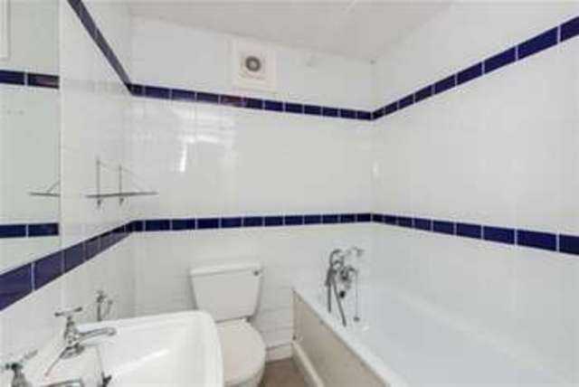  Image of 2 Bedroom Flat to rent at London, W2 5RB