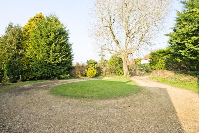  Image of 4 Bedroom Detached for sale at Soberton Southampton Hampshire, SO32 3PN