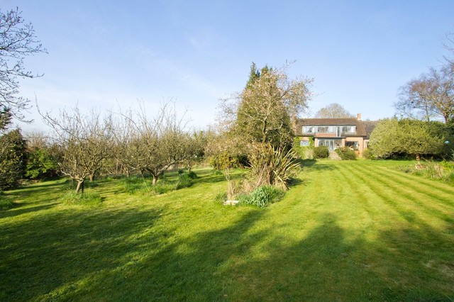  Image of 4 Bedroom Detached for sale at Soberton Southampton Hampshire, SO32 3PN