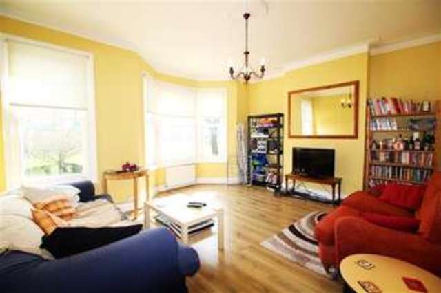  Image of 3 Bedroom Flat to rent at Streatham Hill, SW2 3RS