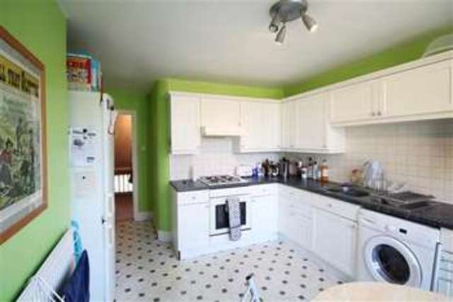  Image of 3 Bedroom Flat to rent at Streatham Hill, SW2 3RS
