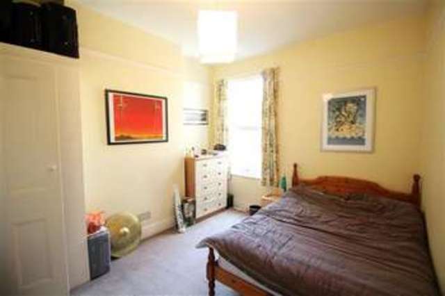  Image of 3 Bedroom Flat to rent at Streatham Hill, SW2 3RS