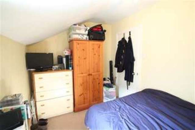  Image of 3 Bedroom Flat to rent at Streatham Hill, SW2 3RS