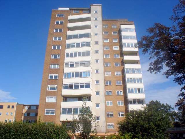  Image of 2 Bedroom Flat for sale at Boundary Road  Worthing, BN11 4RN