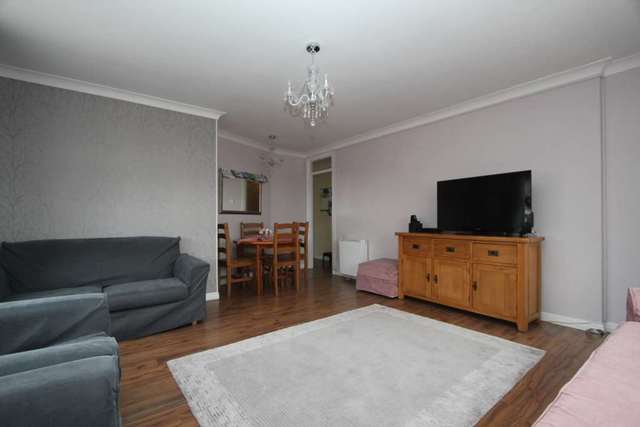  Image of 2 Bedroom Flat for sale at Boundary Road  Worthing, BN11 4RN
