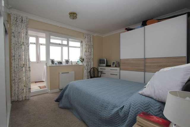  Image of 2 Bedroom Flat for sale at Boundary Road  Worthing, BN11 4RN