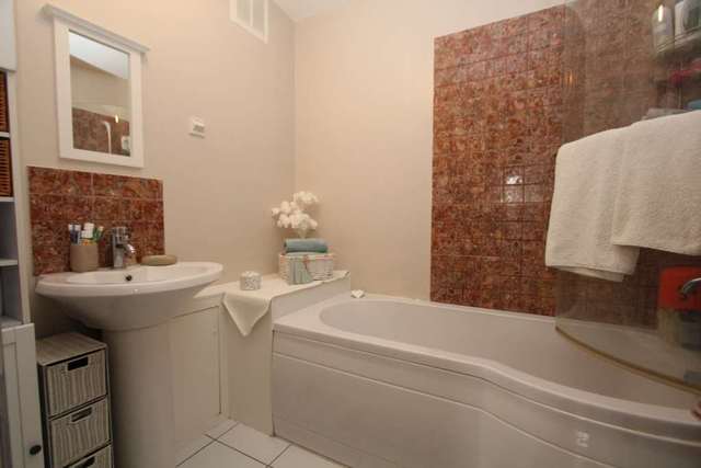  Image of 2 Bedroom Flat for sale at Boundary Road  Worthing, BN11 4RN