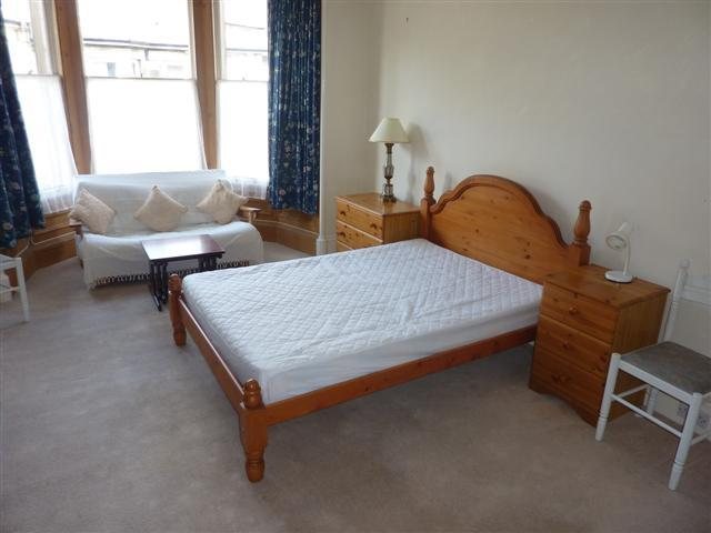 Image of 2 Bedroom Flat to rent at Polwarth Edinburgh Edinburgh, EH11 1JX
