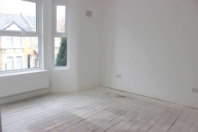  Image of 4 Bedroom Flat to rent at Neville Road Forest Gate London, E7 9QT