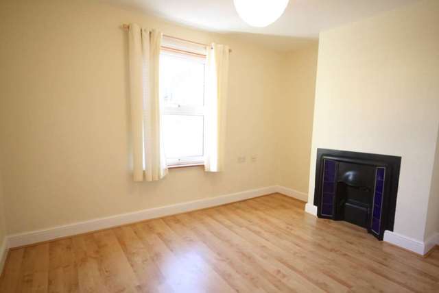  Image of 2 Bedroom Cottage to rent at New Street  Berkhamsted, HP4 2EP