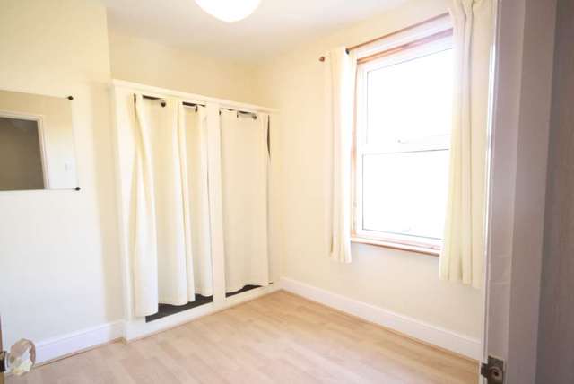 Image of 2 Bedroom Cottage to rent at New Street  Berkhamsted, HP4 2EP