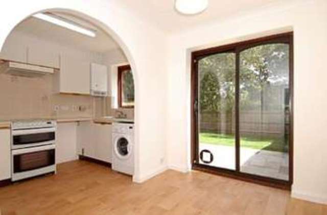  Image of 3 Bedroom Detached to rent at Fleet, GU51 2UL
