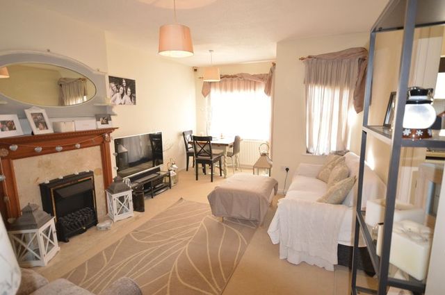  Image of 2 Bedroom Detached to rent at Orchard Close  Beaconsfield, HP9 1TN