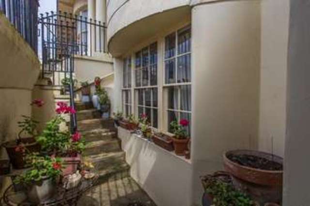  Image of 2 Bedroom Flat for sale at Regency Square  Brighton, BN1 2FF