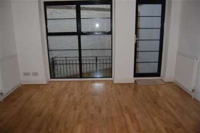  Image of 4 Bedroom Town House to rent at London, SW15 4LB