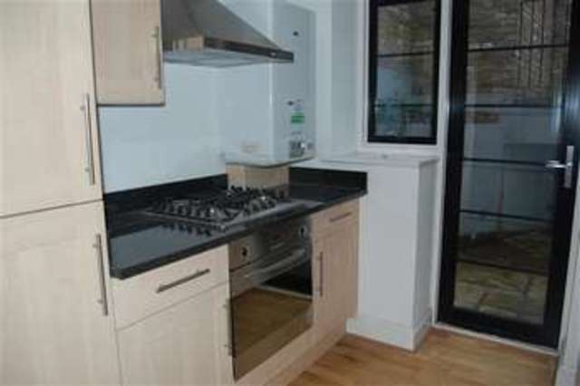  Image of 4 Bedroom Town House to rent at London, SW15 4LB
