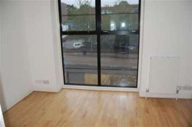  Image of 4 Bedroom Town House to rent at London, SW15 4LB