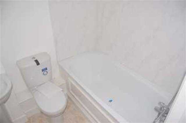  Image of 4 Bedroom Town House to rent at London, SW15 4LB