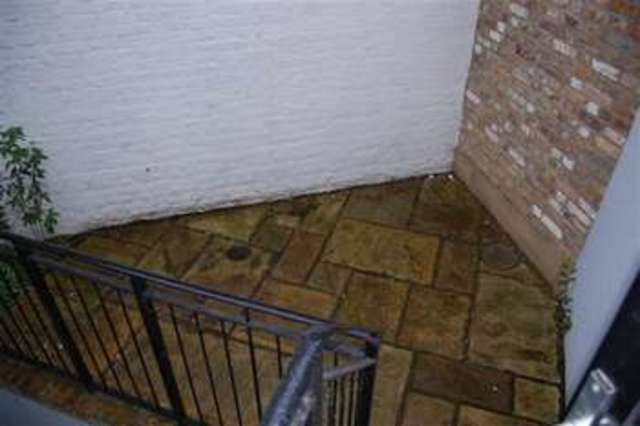  Image of 4 Bedroom Town House to rent at London, SW15 4LB