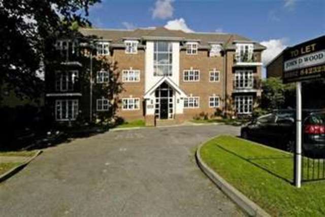  Image of 2 Bedroom Flat to rent at Walton-On-Thames, KT12 3AF