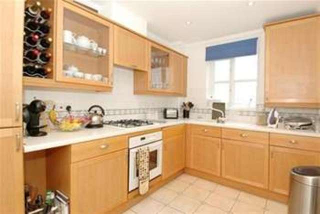  Image of 2 Bedroom Flat to rent at Walton-On-Thames, KT12 3AF