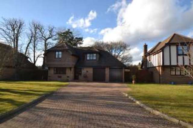  Image of 4 Bedroom Detached to rent at Rye Field  Ashtead, KT21 2EH