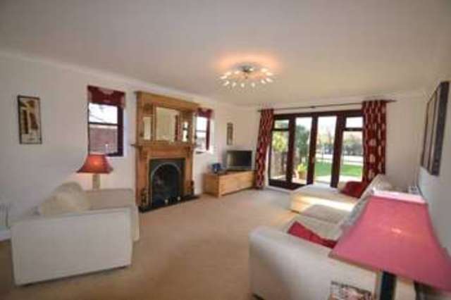  Image of 4 Bedroom Detached to rent at Rye Field  Ashtead, KT21 2EH