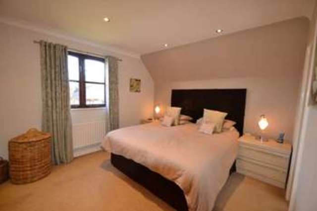  Image of 4 Bedroom Detached to rent at Rye Field  Ashtead, KT21 2EH