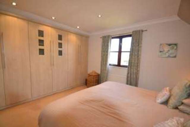  Image of 4 Bedroom Detached to rent at Rye Field  Ashtead, KT21 2EH