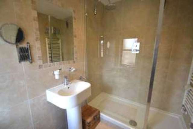  Image of 4 Bedroom Detached to rent at Rye Field  Ashtead, KT21 2EH