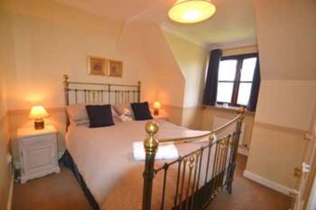  Image of 4 Bedroom Detached to rent at Rye Field  Ashtead, KT21 2EH