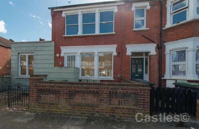  Image of 2 Bedroom Flat for sale at Sandford Avenue  Wood Green, N22 5EH