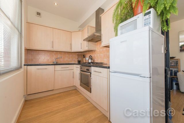  Image of 2 Bedroom Flat for sale at Sandford Avenue  Wood Green, N22 5EH