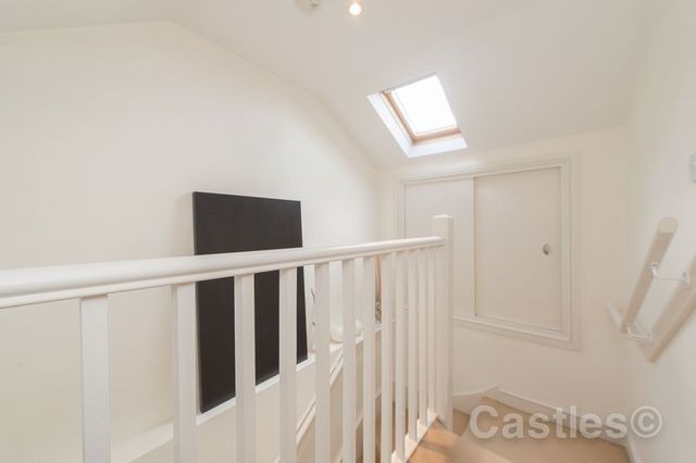  Image of 2 Bedroom Flat for sale at Sandford Avenue  Wood Green, N22 5EH
