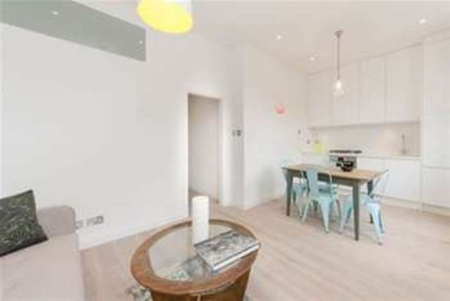  Image of 2 Bedroom Flat to rent at London, W10 5SX