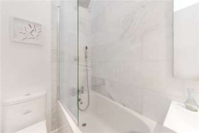  Image of 2 Bedroom Flat to rent at London, W10 5SX