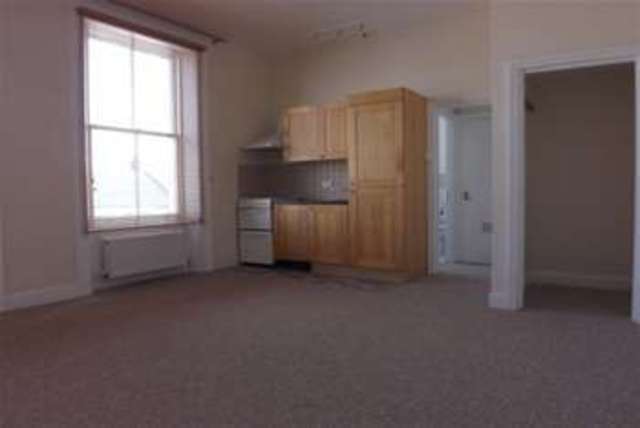  Image of Flat to rent at Teddington, TW11 8UB
